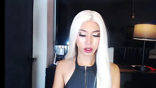 Snapshot of QueenAlisonfoxx chatting on 06-10-26, 01:51 QueenAlisonfoxx online show from 06-10-26, 01:51