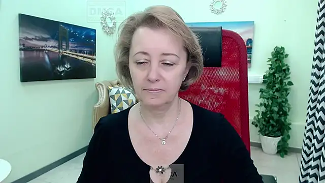 MONA W online show from 04-09-26, 11:05