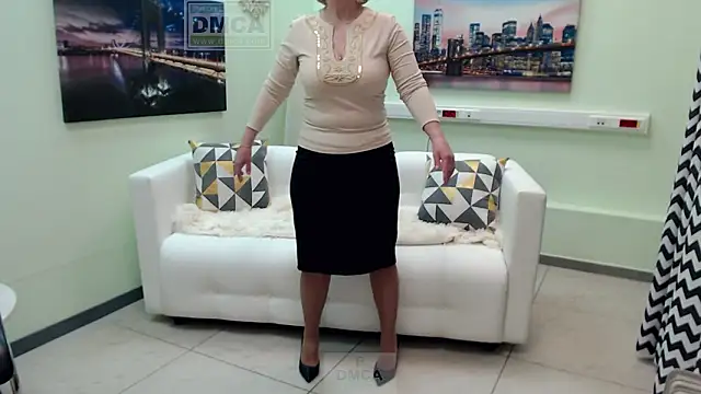 Snapshot of MONA_W chatting on 02-15-26, 05:19 MONA W online show from 02-15-26, 05:19