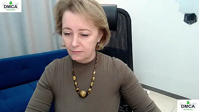 Snapshot of MONA_W chatting on 02-18-26, 11:06 MONA W online show from 02-18-26, 11:06