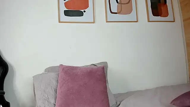 Snapshot of Melodi_20 chatting on 02-13-26, 11:43 Melodi 20 online show from 02-13-26, 11:43