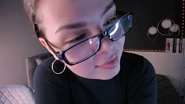 Snapshot of Maykinkya chatting on 05-11-26, 02:29 Maykinkya online show from 05-11-26, 02:29