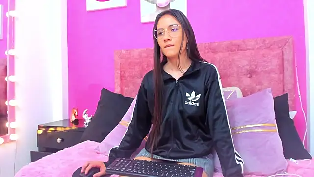 Vaiolletcooper online show from 03-06-26, 03:40