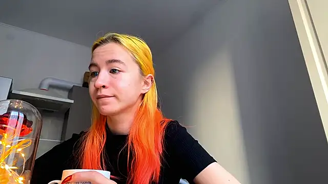 Snapshot of EmilyHein chatting on 02-06-26, 07:04 EmilyHein online show from 02-06-26, 07:04