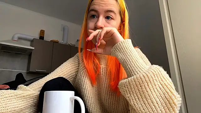 Snapshot of EmilyHein chatting on 02-22-26, 06:16 EmilyHein online show from 02-22-26, 06:16