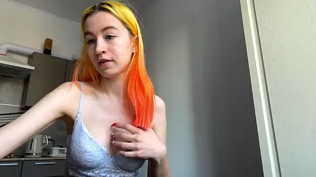 Snapshot of EmilyHein chatting on 02-15-26, 07:51 EmilyHein online show from 02-15-26, 07:51