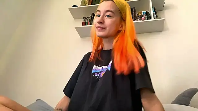 Snapshot of EmilyHein chatting on 02-20-26, 06:10 EmilyHein online show from 02-20-26, 06:10