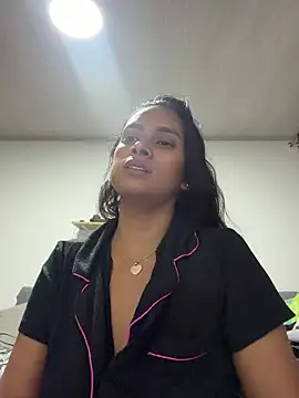 Snapshot of LunaHeat chatting on 05-19-26, 01:56 LunaHeat online show from 05-19-26, 01:56