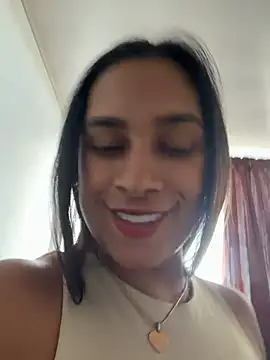 Snapshot of LunaHeat chatting on 05-23-26, 10:09 LunaHeat online show from 05-23-26, 10:09