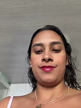Snapshot of LunaHeat chatting on 05-17-26, 06:30 LunaHeat online show from 05-17-26, 06:30