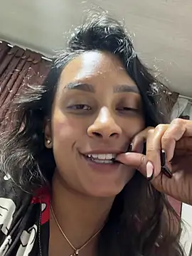 Snapshot of LunaHeat chatting on 05-18-26, 04:07 LunaHeat online show from 05-18-26, 04:07