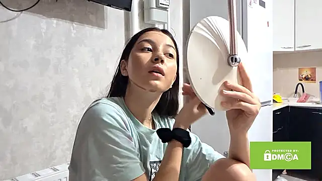 Snapshot of ZyntraLoom chatting on 02-25-26, 12:16 ZyntraLoom online show from 02-25-26, 12:16