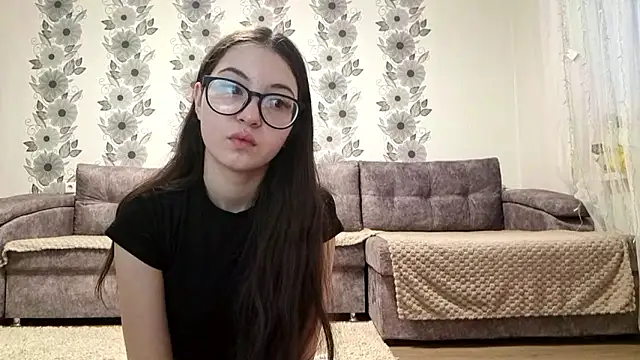 Snapshot of ZyntraLoom chatting on 02-08-26, 01:20 ZyntraLoom online show from 02-08-26, 01:20