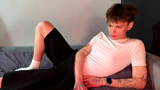 Snapshot of Kevin_bucks chatting on 03-01-26, 01:33 Kevin bucks online show from 03-01-26, 01:33