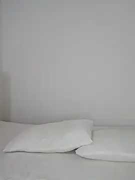 Snapshot of Maria_x_Alejandra chatting on 02-25-26, 06:41 Maria x Alejandra online show from 02-25-26, 06:41