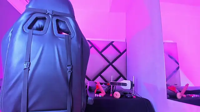 Snapshot of Bennet-Gray chatting on 02-05-26, 04:30 Bennet-Gray online show from 02-05-26, 04:30