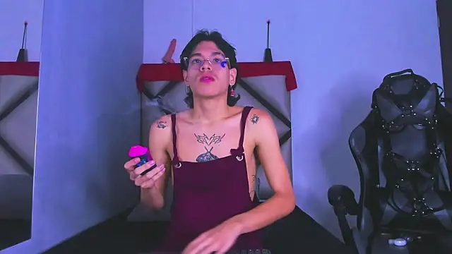 Snapshot of Bennet-Gray chatting on 02-25-26, 04:12 Bennet-Gray online show from 02-25-26, 04:12