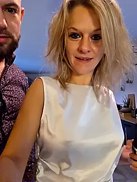 Snapshot of Couple-Kiwii-Orchidee-Boy chatting on 02-08-26, 02:26 Couple-Kiwii-Orchidee-Boy online show from 02-08-26, 02:26