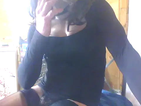 Snapshot of Luanatrav1 chatting on 02-23-26, 12:06 Luanatrav1 online show from 02-23-26, 12:06