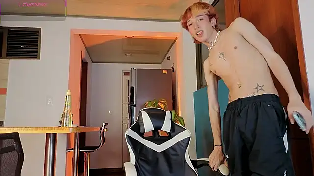 golden twink  online show from 02-10-26, 06:23