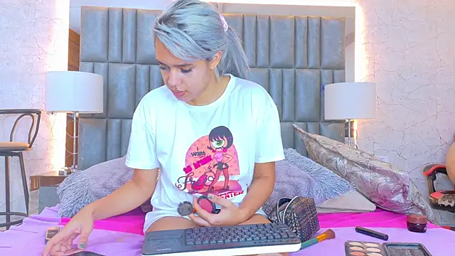 AlanaHouston online show from 04-10-26, 04:52