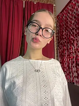 MyKittySayMeow online show from 02-15-26, 08:41