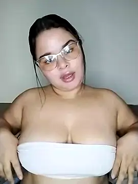 SamanthaStonee online show from 04-11-26, 03:14