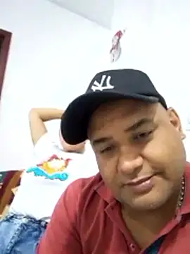 Snapshot of wessAndSandri chatting on 02-14-26, 11:16 wessAndSandri online show from 02-14-26, 11:16