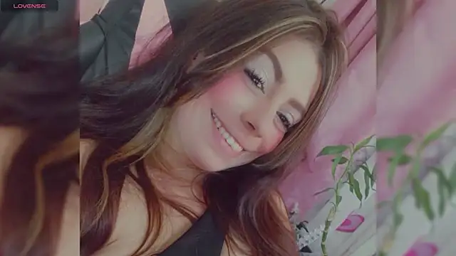 Snapshot of Rosario_96 chatting on 04-19-26, 10:23 Rosario 96 online show from 04-19-26, 10:23