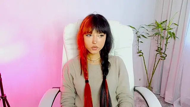 Snapshot of __Amiraa chatting on 02-08-26, 10:57 Amiraa online show from 02-08-26, 10:57