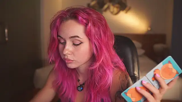 Snapshot of Sarah_Pink chatting on 05-01-26, 02:33 Sarah Pink online show from 05-01-26, 02:33