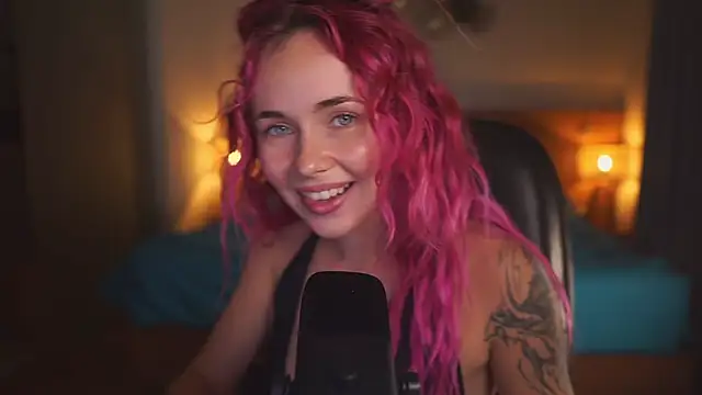 Snapshot of Sarah_Pink chatting on 07-04-26, 01:59 Sarah Pink online show from 07-04-26, 01:59
