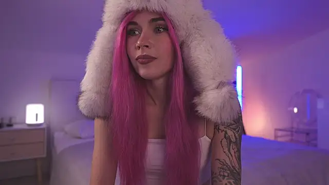 Snapshot of Sarah_Pink chatting on 02-23-25, 05:29 Sarah Pink online show from 02-23-25, 05:29