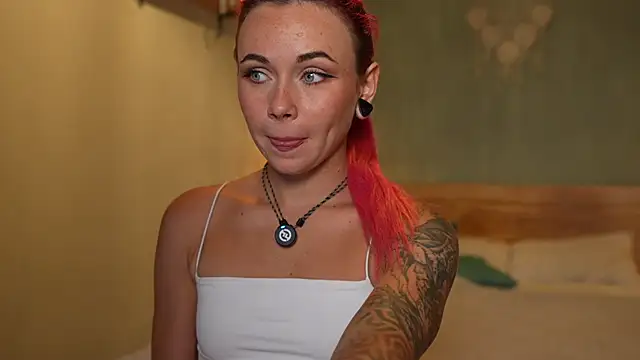 Sarah Pink online show from 11-15-25, 12:53