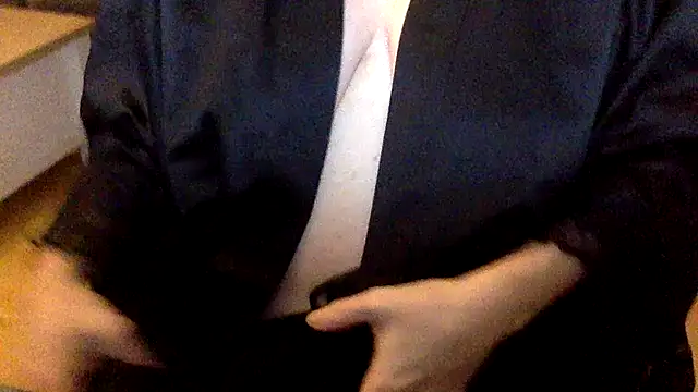 Snapshot of ElizabethArden42- chatting on 02-04-26, 10:27 ElizabethArden42- online show from 02-04-26, 10:27