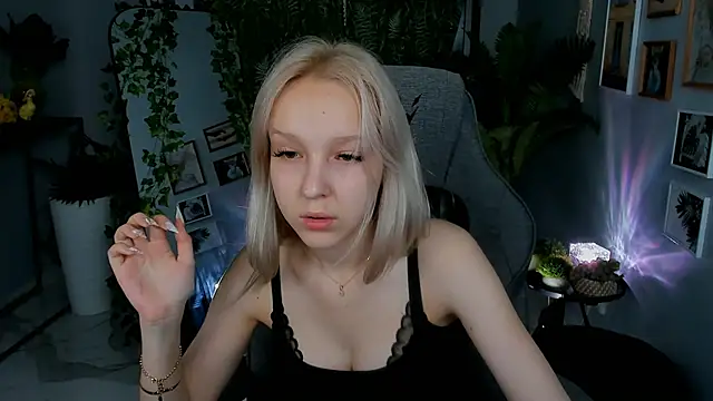 Snapshot of MaoqiBeverly chatting on 05-19-26, 08:21 MaoqiBeverly online show from 05-19-26, 08:21