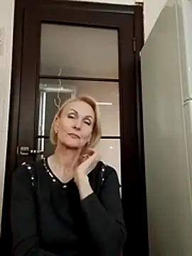 Snapshot of MichelleSolis chatting on 03-01-26, 02:06 MichelleSolis online show from 03-01-26, 02:06