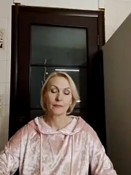 Snapshot of MichelleSolis chatting on 02-18-26, 06:37 MichelleSolis online show from 02-18-26, 06:37