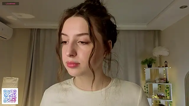 Snapshot of LeanneDinkle chatting on 02-21-26, 04:47 LeanneDinkle online show from 02-21-26, 04:47