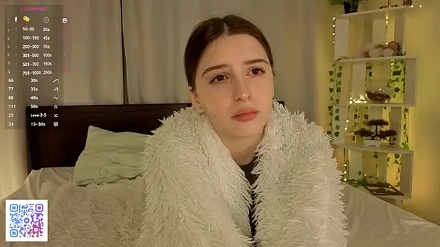 Snapshot of LeanneDinkle chatting on 02-15-26, 07:51 LeanneDinkle online show from 02-15-26, 07:51