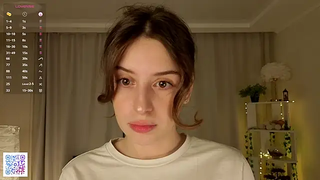 Snapshot of LeanneDinkle chatting on 02-13-26, 04:45 LeanneDinkle online show from 02-13-26, 04:45