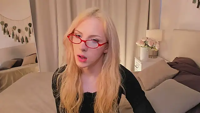 Snapshot of Tiffany__King chatting on 05-29-26, 05:57 Tiffany King online show from 05-29-26, 05:57