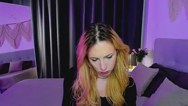 Snapshot of Tiffany__King chatting on 05-08-26, 05:44 Tiffany King online show from 05-08-26, 05:44