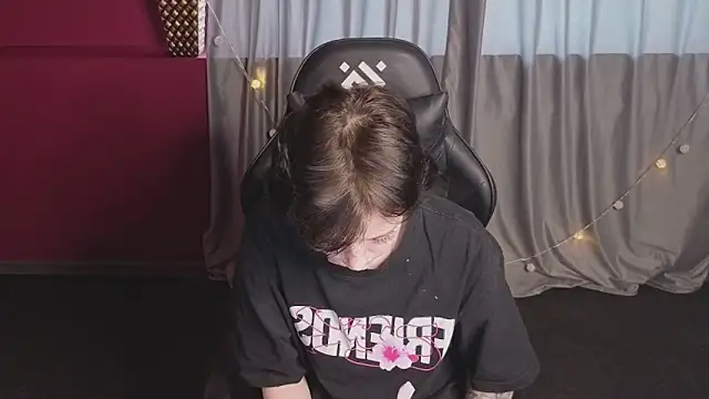 Snapshot of Svenaa_Kopnie chatting on 02-06-26, 02:40 Svenaa Kopnie online show from 02-06-26, 02:40