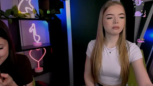 arianaa cat online show from 03-21-26, 08:19