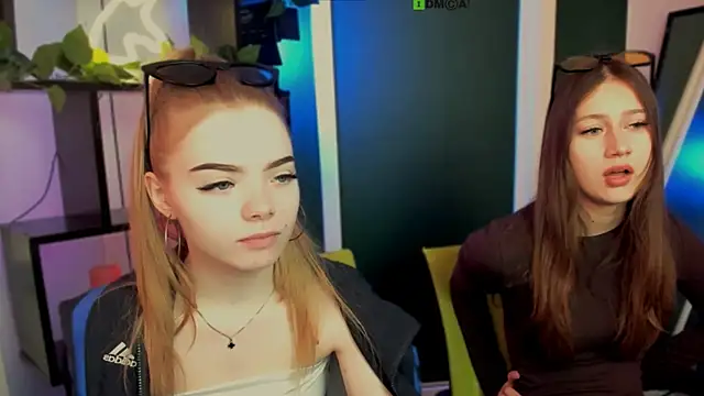 arianaa cat online show from 03-22-26, 06:37