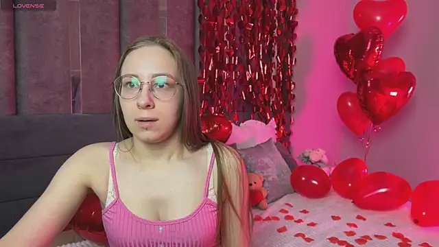 Snapshot of LillAlice chatting on 02-13-26, 12:32 LillAlice online show from 02-13-26, 12:32