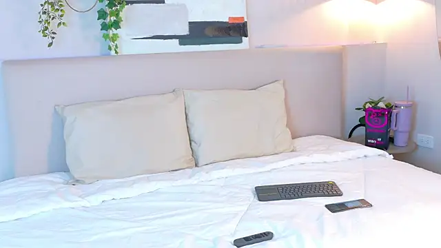 VioletBloomm online show from 02-07-26, 11:40