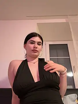 Snapshot of Evie-Moore chatting on 02-26-26, 10:54 Evie-Moore online show from 02-26-26, 10:54