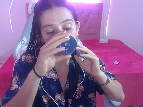 Snapshot of snowhot-69 chatting on 02-11-26, 12:32 snowhot-69 online show from 02-11-26, 12:32